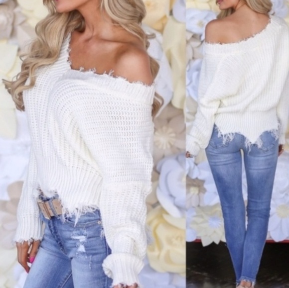 Last !! Ivory Fringe Sweater S M L - Picture 3 of 3